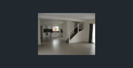 Modern three bedroom townhouse in a great location! - Photo 5