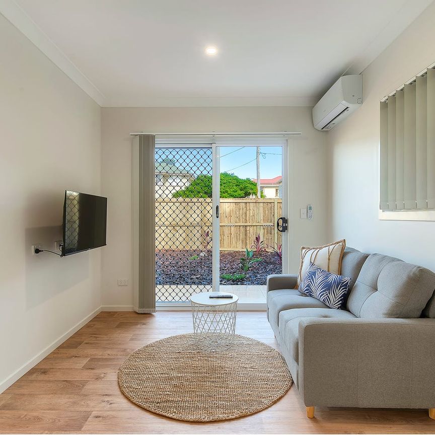 FULLY FURNISHED - GROUND FLOOR COURTYARD STUDIO - BILLS INCLUDED! - Photo 1