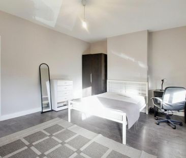 4 bedroom semi-detached house to rent - Photo 4