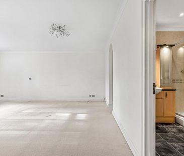 5 bedroom detached house to rent - Photo 2