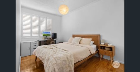 STYLISH RENOVATED 2-BEDROOM UNIT IN PRIME LOCATION - Photo 4