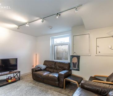 6 bedroom terraced house to rent - Photo 3