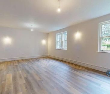 5 bedroom semi-detached house to rent - Photo 2