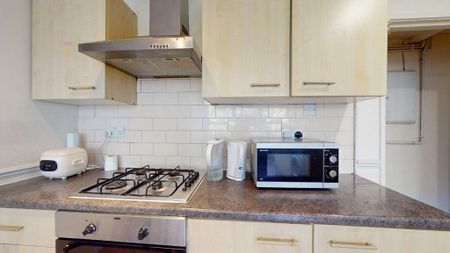 4 bedroom apartment to rent - Photo 5
