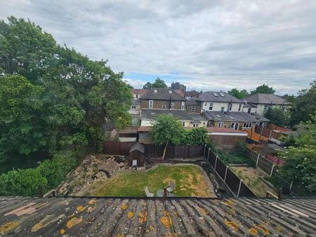 Aldborough Road South, London, IG3 - Photo 5