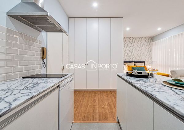 Apartamento Charme - Exclusividade e Conforto Junto ao Metro dos Combatentes