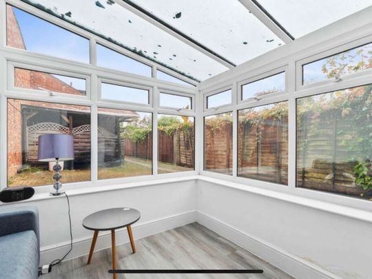 London Road Room 6 - Photo 1