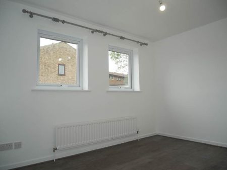 2 bedroom end of terrace house to rent - Photo 3
