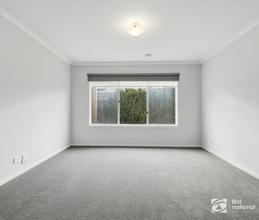 Spacious Family Home in Prime Location! - Photo 1