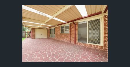 Large 5 Bedroom Family Home - Photo 3