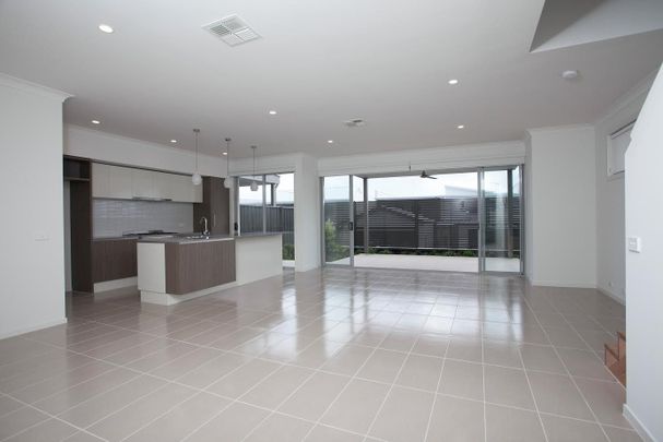 Spacious 4 Bedroom Home in Shell Cove - Photo 1