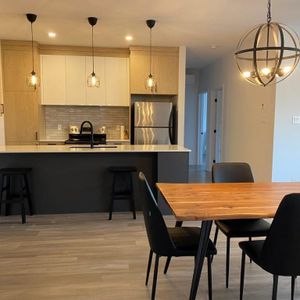 Superbe logement ensoleillé à louer Juin - JUILLET - Photo 2