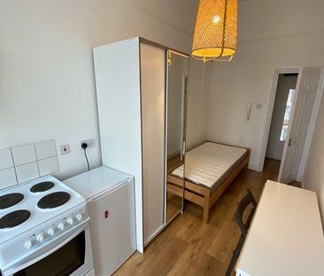 Studio Flat, Wrights Lane, W8 - Photo 1