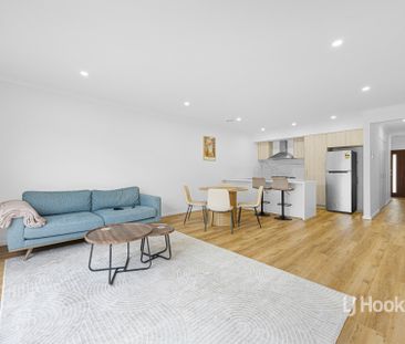 22 Trentino Grove, Fraser Rise VIC, Belconnen - Photo 2