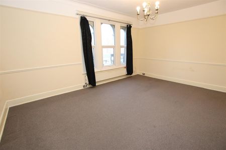 1 bedroom Flat to let - Photo 3