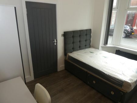 3 bedroom terraced house to rent - Photo 3