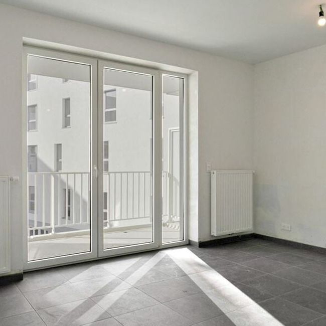 Appartement te huur in La Louvière voor € 900 met 2 slaapkamers - Photo 1