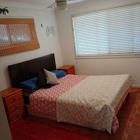 Broadbeach Waters - Photo 3