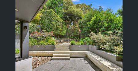 A Quiet Luxury Retreat with Middle Harbour Views - Photo 2