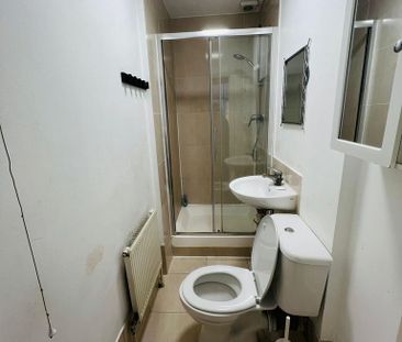 1 bedroom in a house share to rent - Photo 4