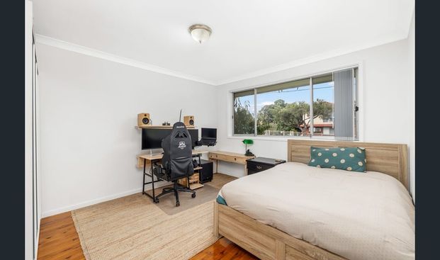 FAMILY HOME IN PRIME LOCATION! - Photo 1