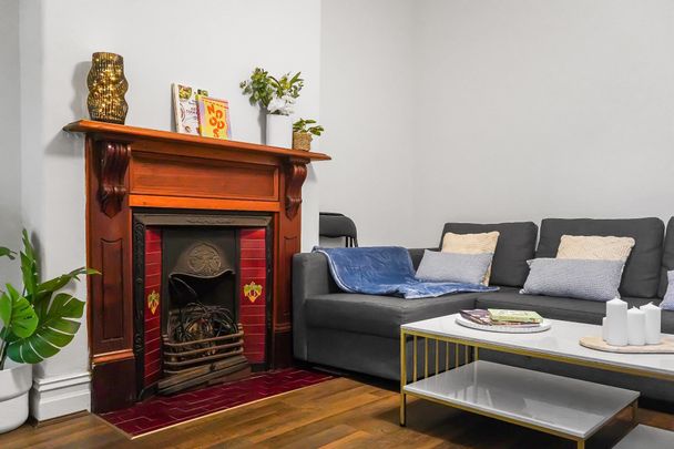 Chippendale - Photo 1