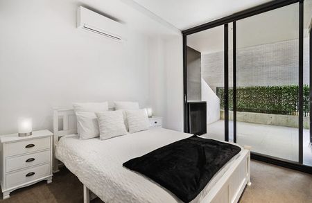 This apartment is sure to impress!!! - Photo 3