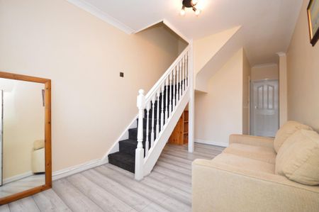 2 bedroom semi-detached house to rent - Photo 4