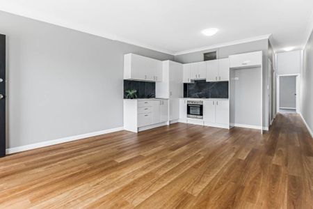 Coastal Convenience - Quiet Top-Floor Living - Photo 5