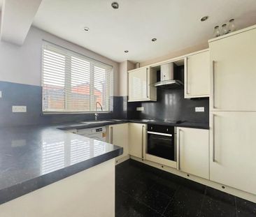 3 bedroom terraced house to rent - Photo 5