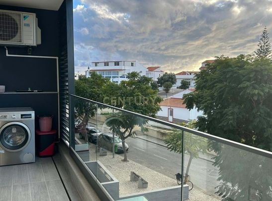 Montenegro, Faro - Photo 1