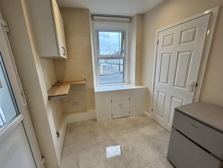 2 bedroom end of terrace house to rent - Photo 5