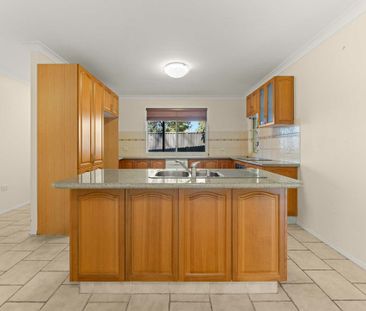 Spacious 4-Bedroom Home with Full Length Patio & Large Entertaining... - Photo 4