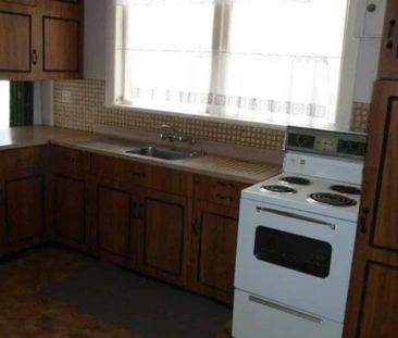 FOUR BEDROOMS - ROSLYN - Photo 1