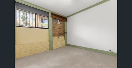 SUPERBLY LOCATED DUPLEX - Photo 4