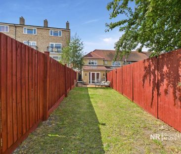2 bedroom end of terrace house to rent - Photo 2