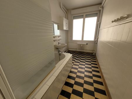 Location Appartement 3 pièces 77m² LILLE 59800 - Photo 2