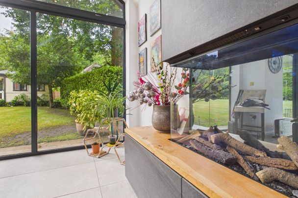5 bedroom House in Nuthatch Close, Farnham - Photo 1