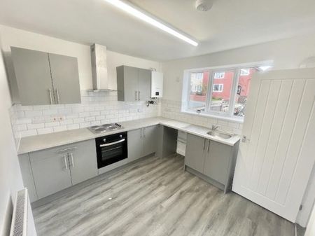 3 bedroom end of terrace house to rent - Photo 5