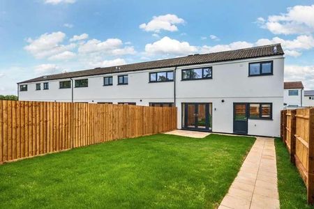 Kenley Avenue, Carterton, OX18 - Photo 5