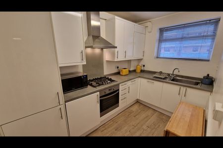 3 Bed Flat, Northiam, WC1H - Photo 4