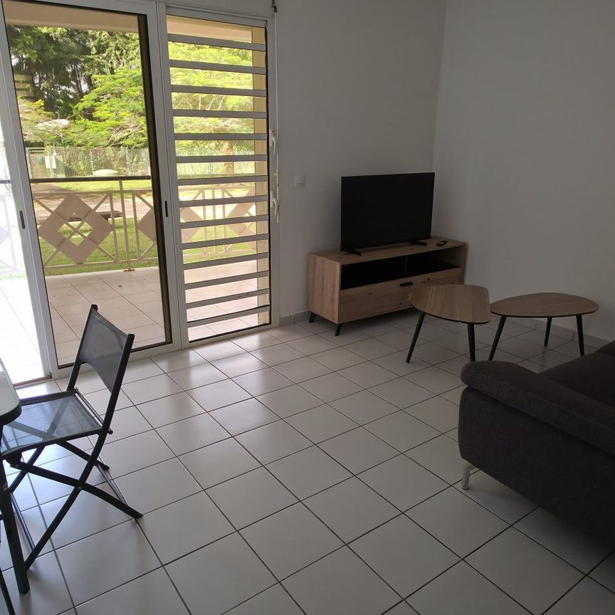 Location Appartement 2 pièces 55m² REMIRE MONTJOLY 97354 - Photo 1