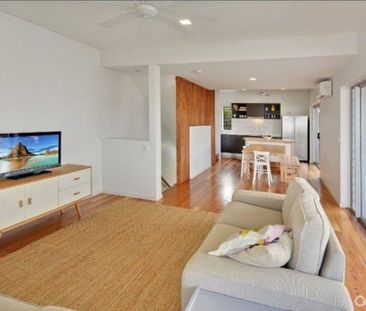 This superb modern townhouse provides the ultimate beachside lifest... - Photo 2