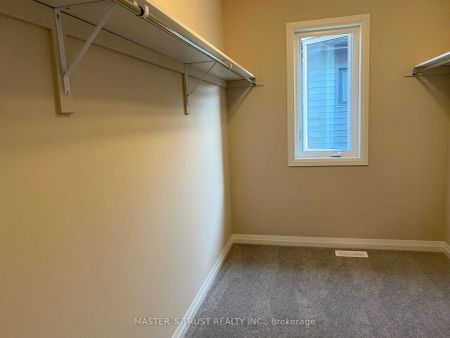 Detached Home For Lease | X9235181 - Photo 5