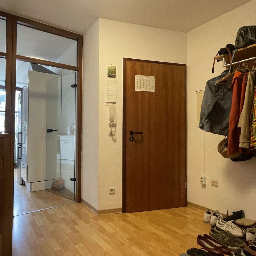 KREFELD-INRATH - SCHÖNE LICHTDURCHFLUTETE DREI ZIMMER MAISONETTE-WOHNUNG - MIT BALKON UND STELLPLATZ - Foto 1