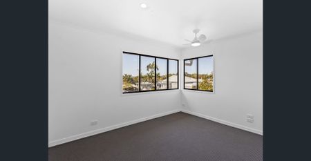 Spacious 4-Bedroom Home in a Convenient Location - Photo 4