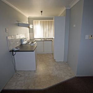 Refurbished private two bedroom villa with courtyard - Photo 2