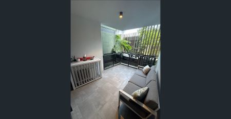 Stunning 1 Bedroom Apartment in Prime West End Location - Photo 3