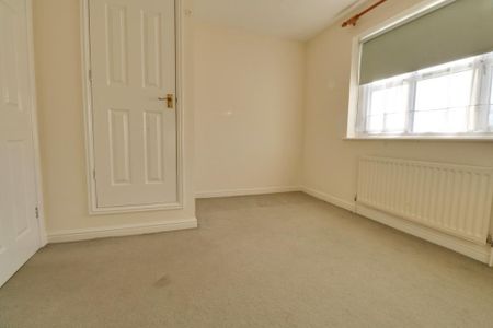 2 bedroom end of terrace house to rent - Photo 5