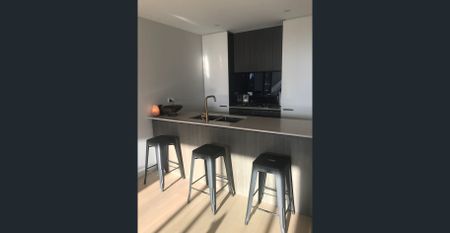 Modern apartment in highly sought-after location with generous balcony - Photo 4